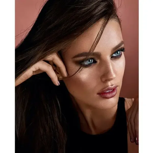 100 Molten Gold - Enlumineur Face Studio Master Chrome Métallique de Gemey Maybelline