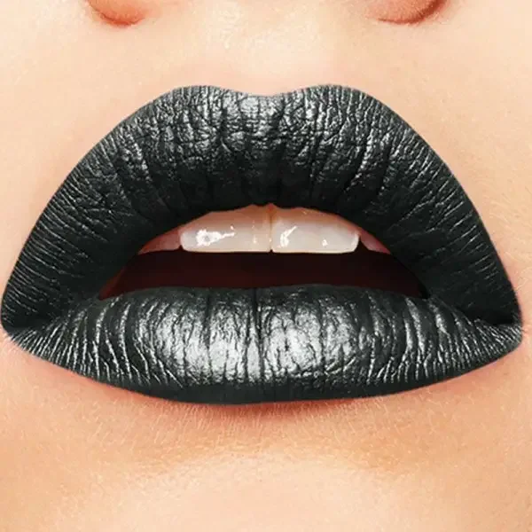 130 Labyrinth ( Bleu ) - Rouge à lèvres Liquide MAT Métallisé de Gemey Maybelline
