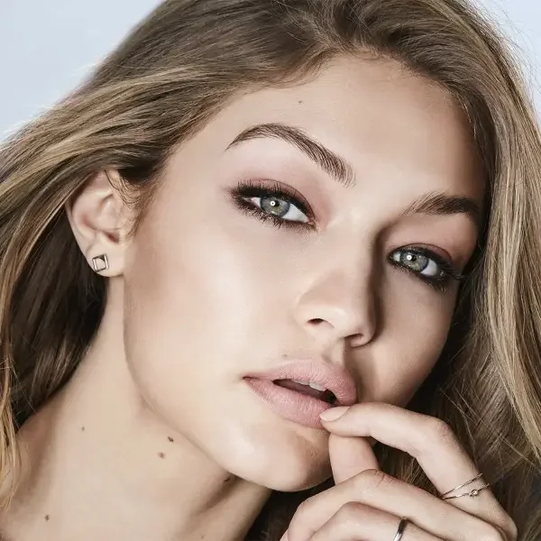 20 Illuminateur - Base de Teint Illuminatrice- Face Studio Prime de Maybelline New York