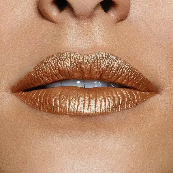 90 Trident ( Or ) - Rouge à lèvres Liquide MAT Métallisé de Gemey Maybelline