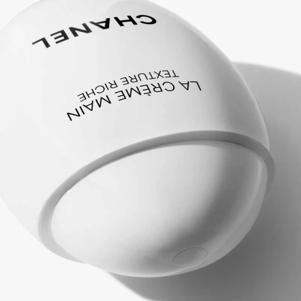 Chanel La Crème Main texture riche Nourrit, protège, illumine