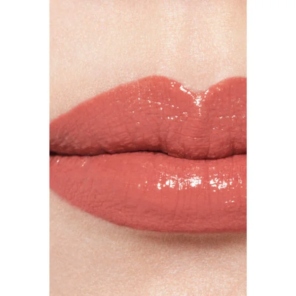 Chanel Rouge Coco Bloom Le rouge à lèvres hydratant repulpant longue tenue, couleur et brillance intenses