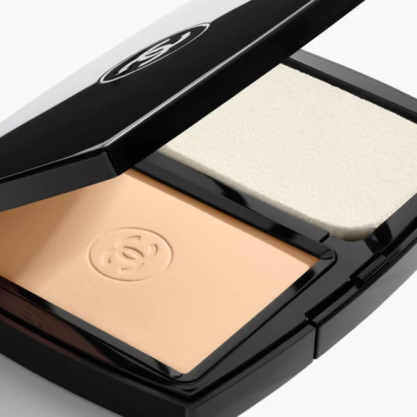 Chanel Ultra Le Teint Teint compact haute tenue ultra confort, fini zéro défaut