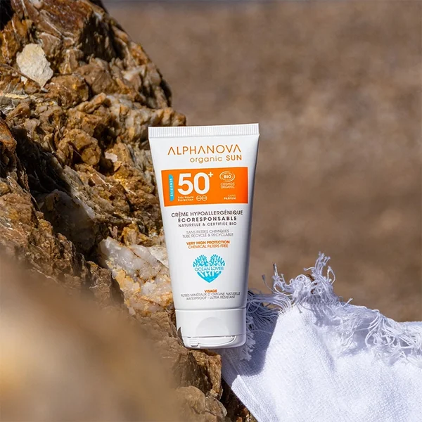 Crème solaire visage hypoallergénique écoresponsable BIO SPF 50