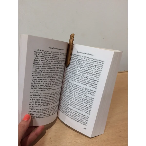 Marque pages en pur bois de santal avec éléphant gravé